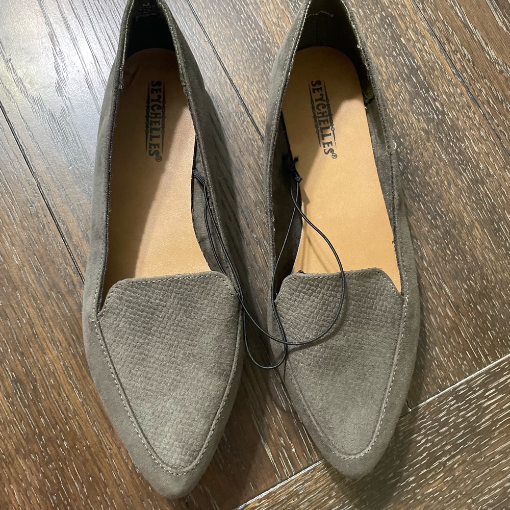 SEYCHELLES  pointed toe flats.